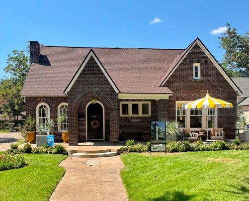 Junius Heights Historic District Yard of the Month August 2026