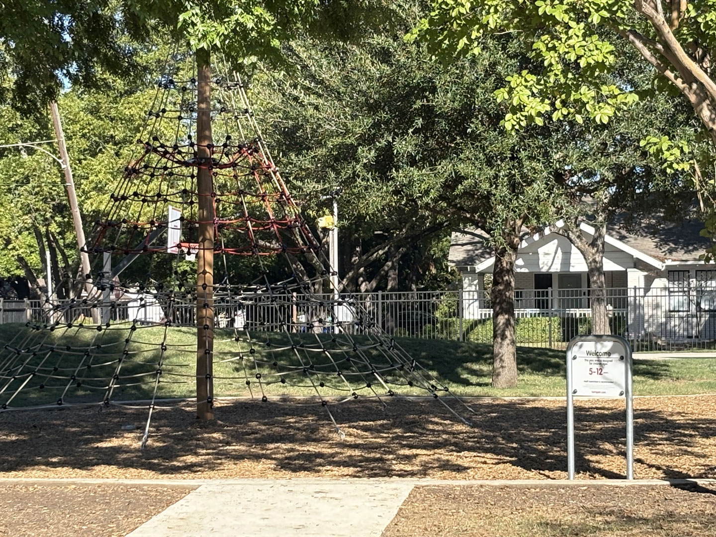 Lipscomb-Community-Garden-08 Junius Heights Historic District Yard of the Month October 2026